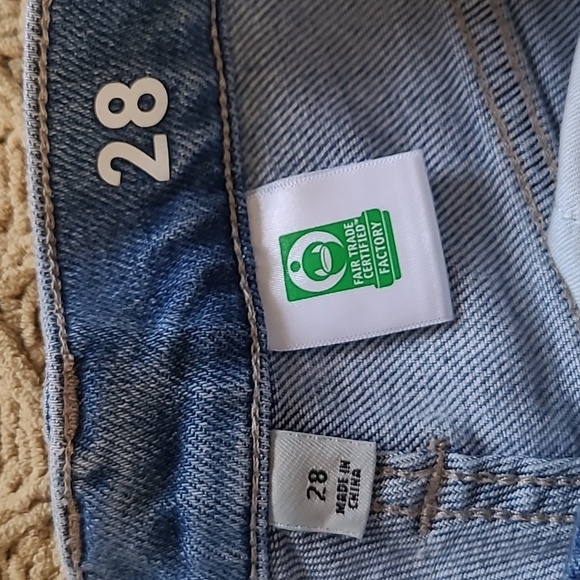 J. Crew Slouchy Boyfriend Jean in 'Norwich' Wash with Bandana Patch - Size 28 - Picture 6 of 10